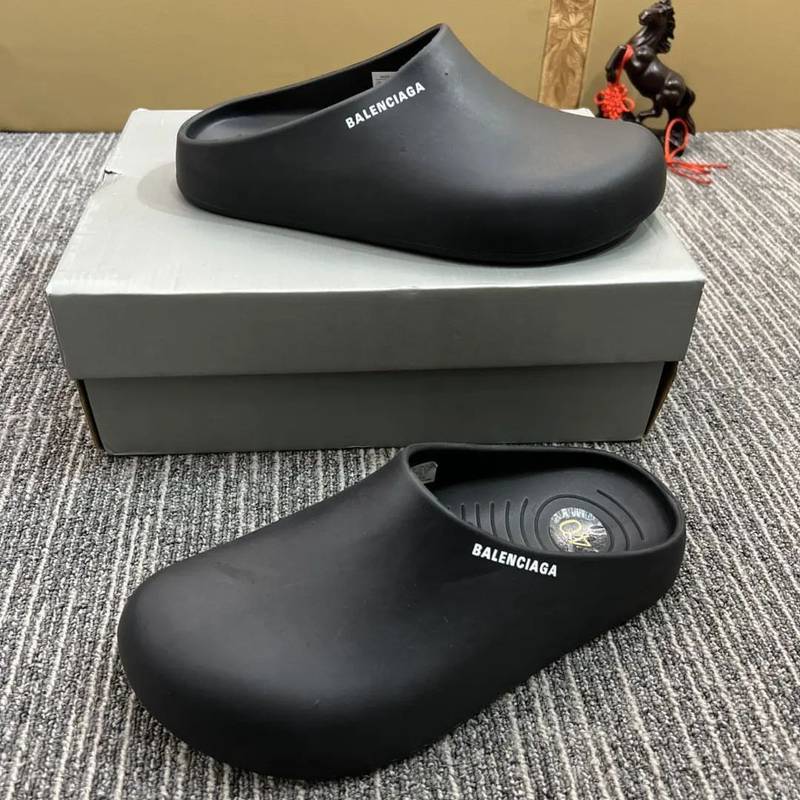 https://primpallets.com/product/crocs-sandals-pallet/ balenciaga crocs